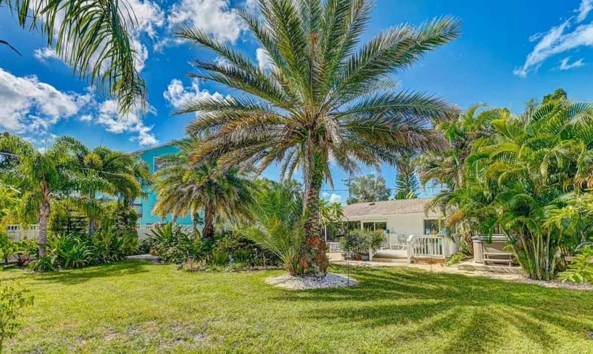 Westmoreland Estate — Backyard pool