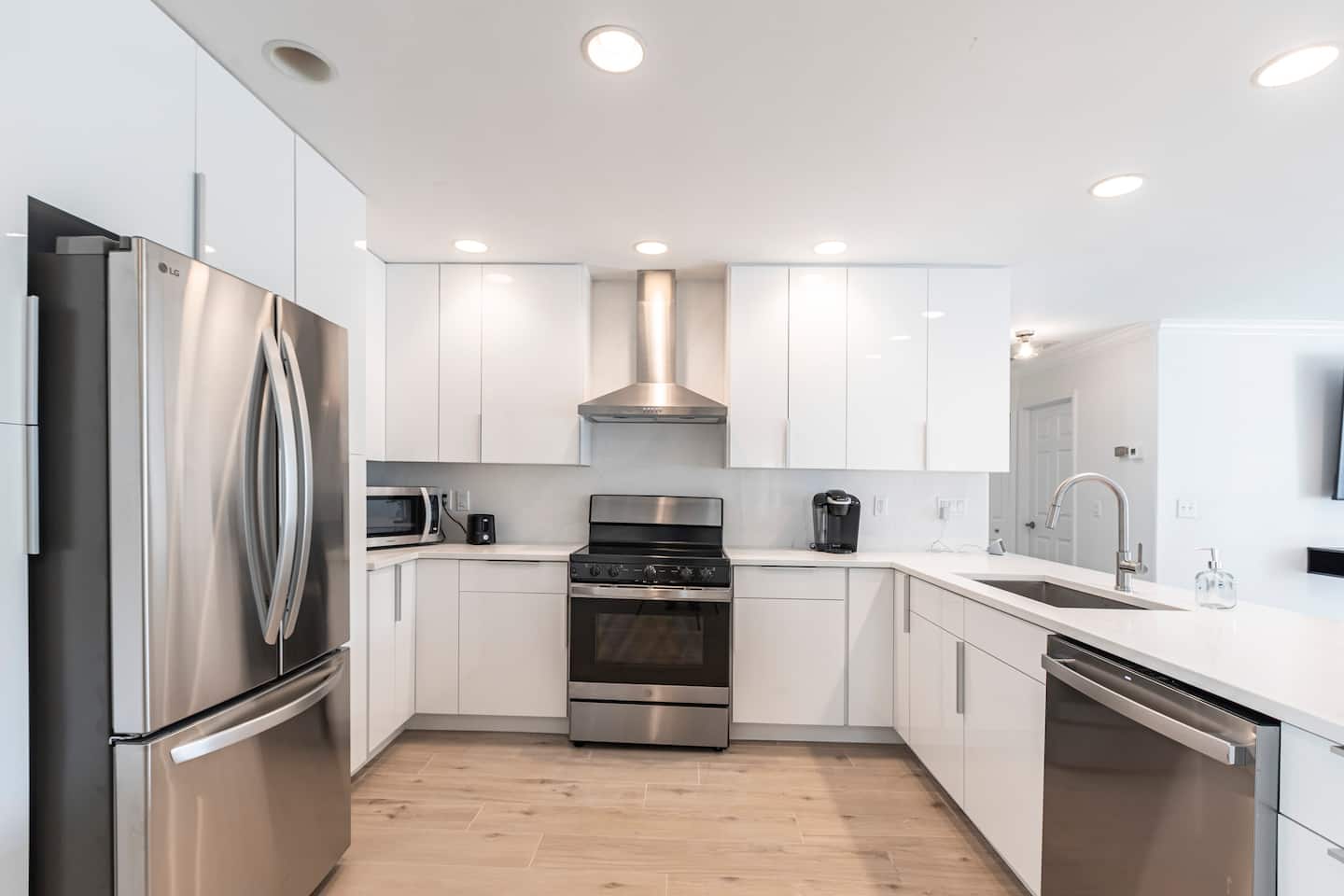 Westmoreland Estate — Full kitchen