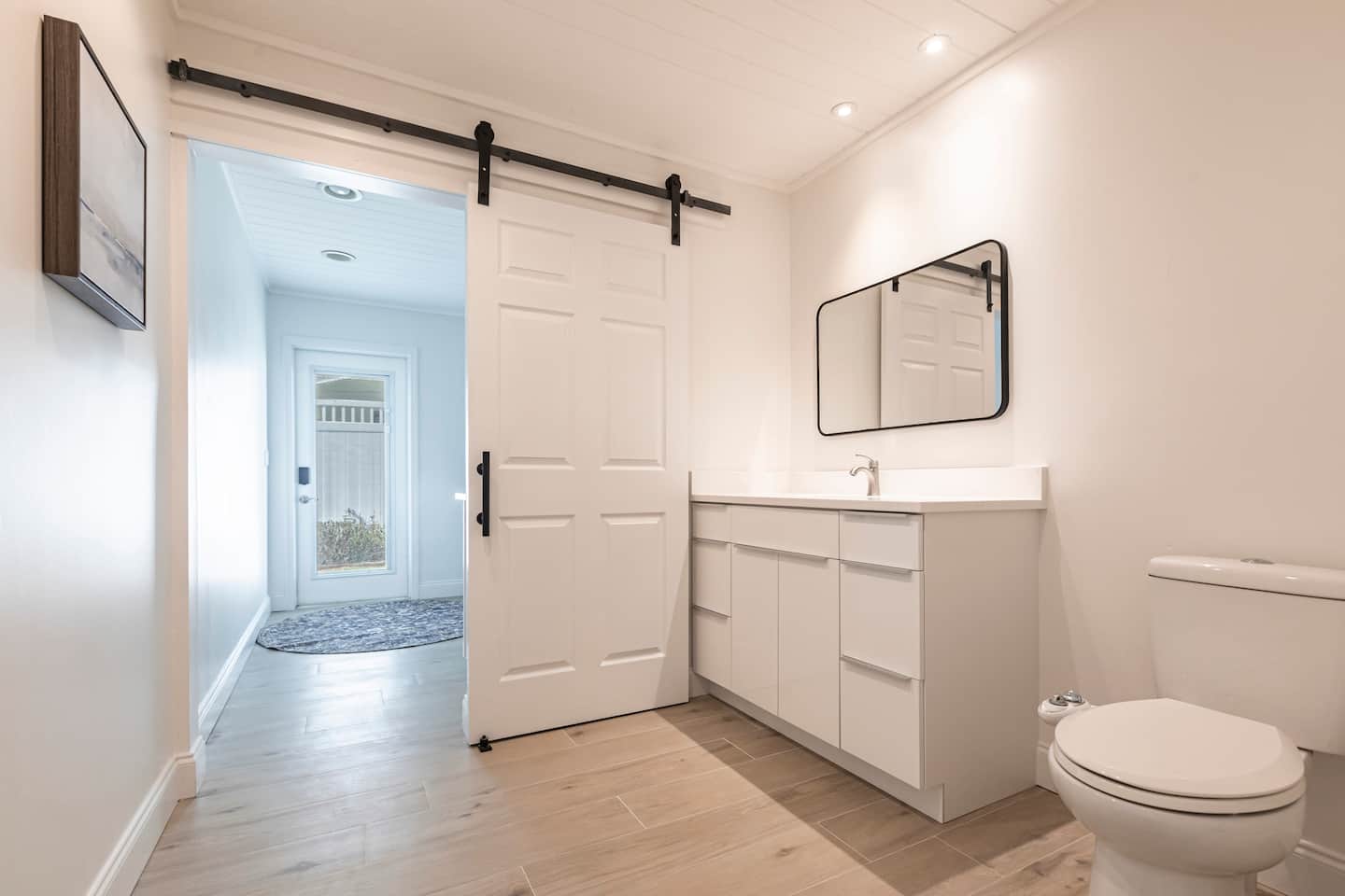 Westmoreland Estate — Half bathroom